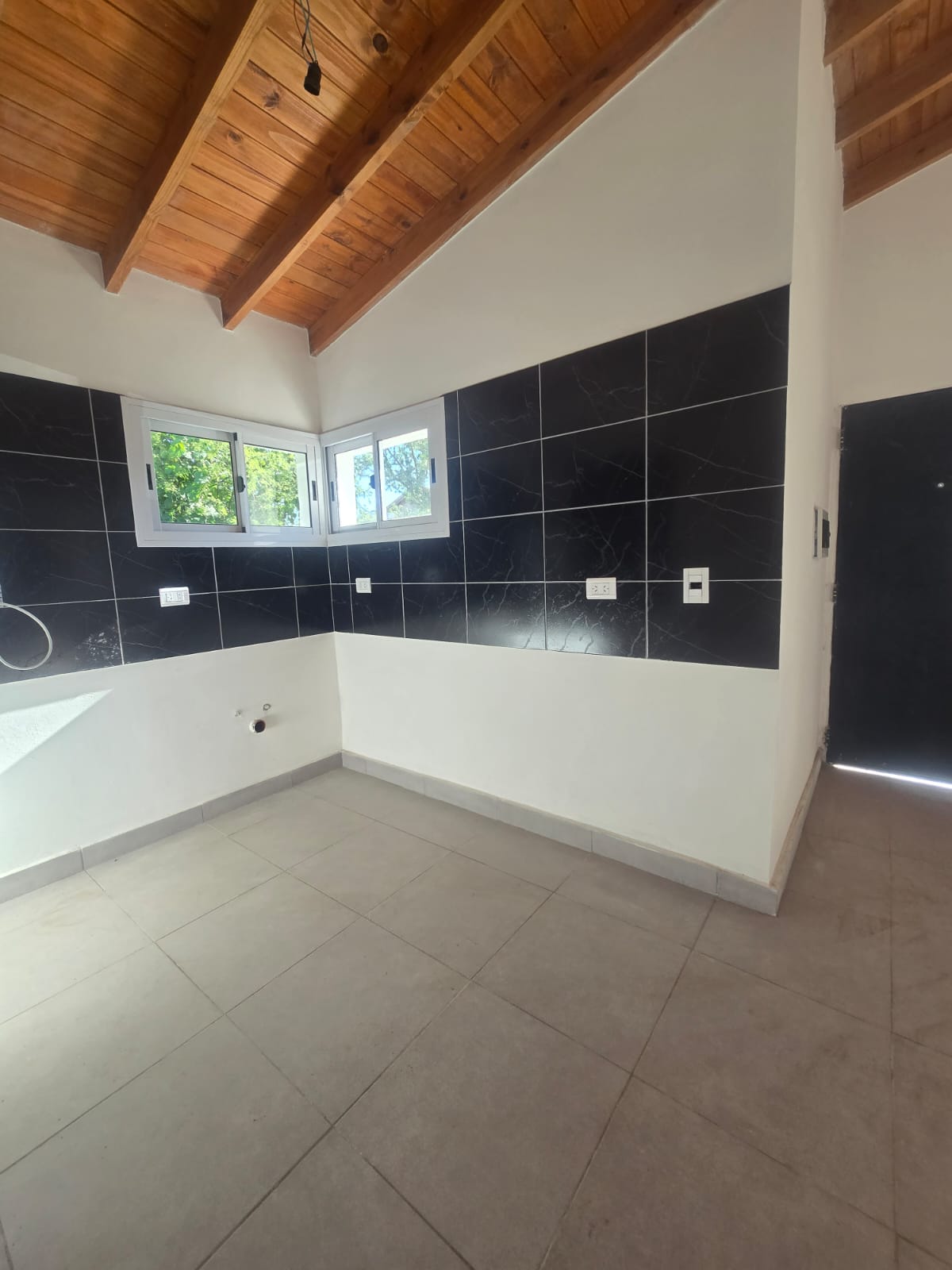 CASA MINIMALISTA EN B° LOS TRONCOS