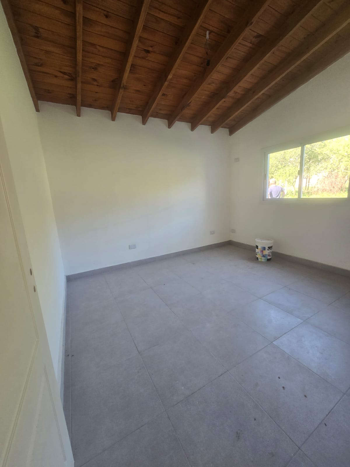 CASA MINIMALISTA EN B° LOS TRONCOS