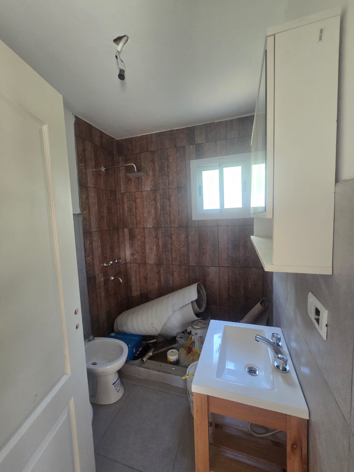 CASA MINIMALISTA EN B° LOS TRONCOS