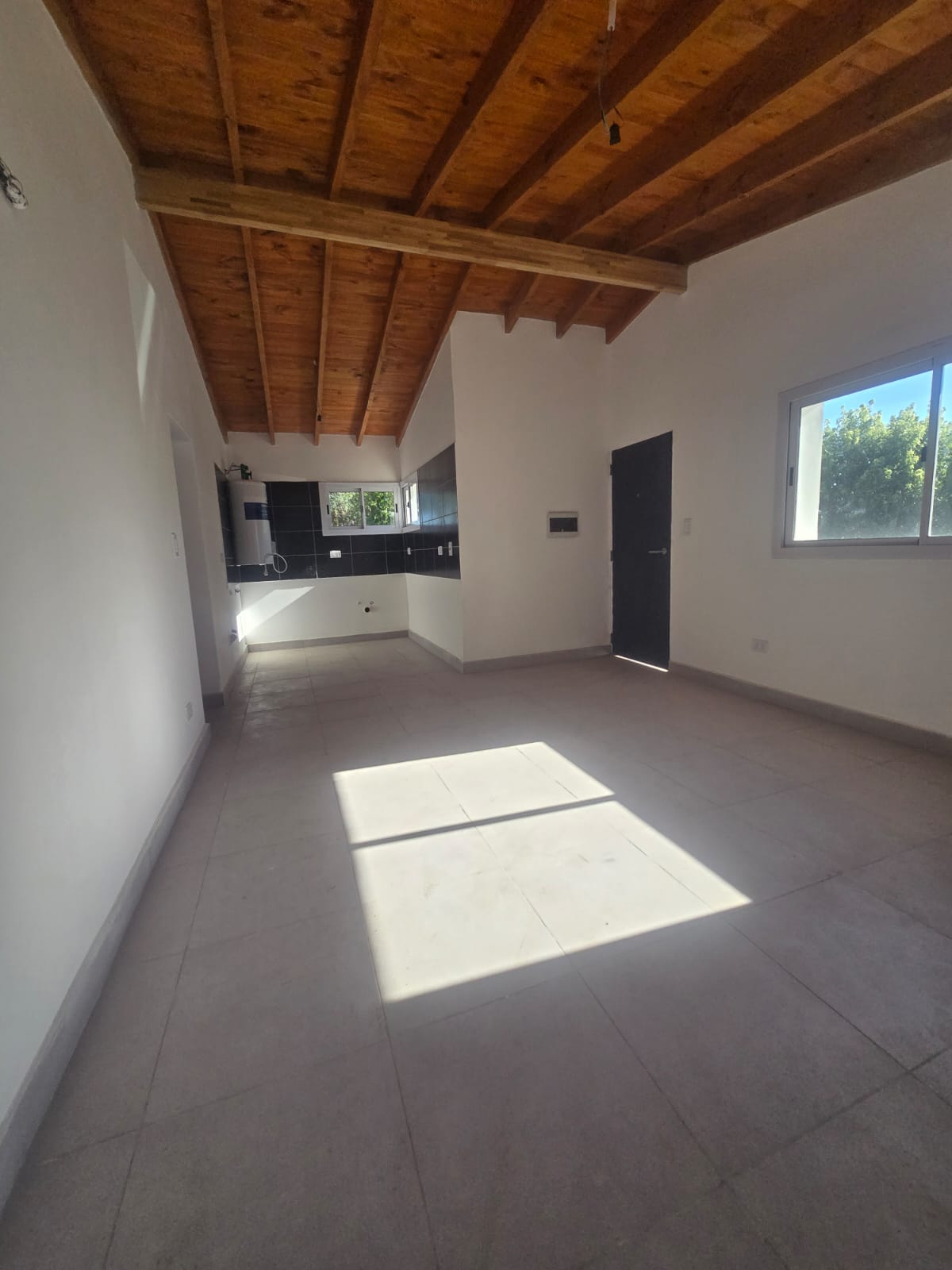 CASA MINIMALISTA EN B° LOS TRONCOS