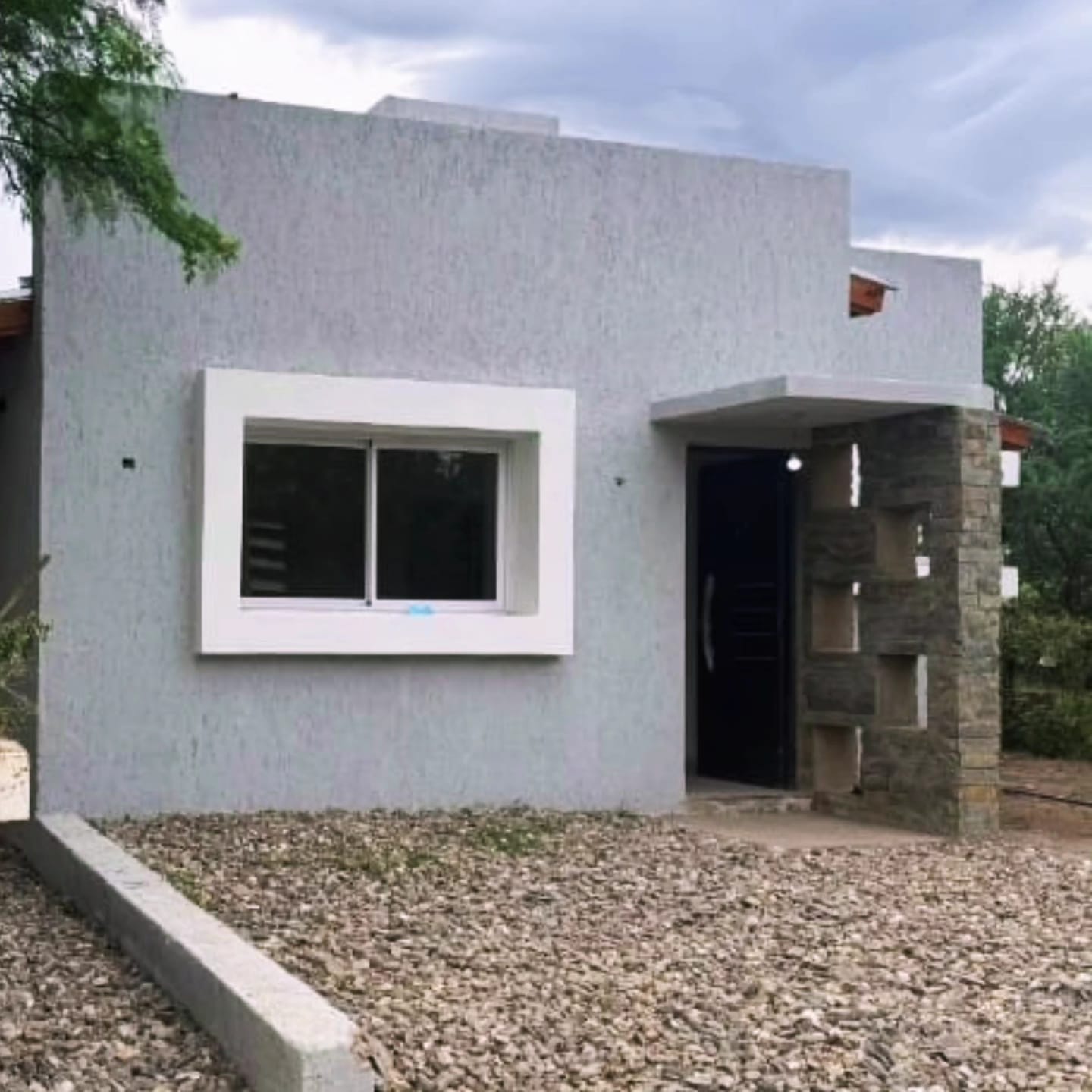 CASA MINIMALISTA EN B° LOS TRONCOS