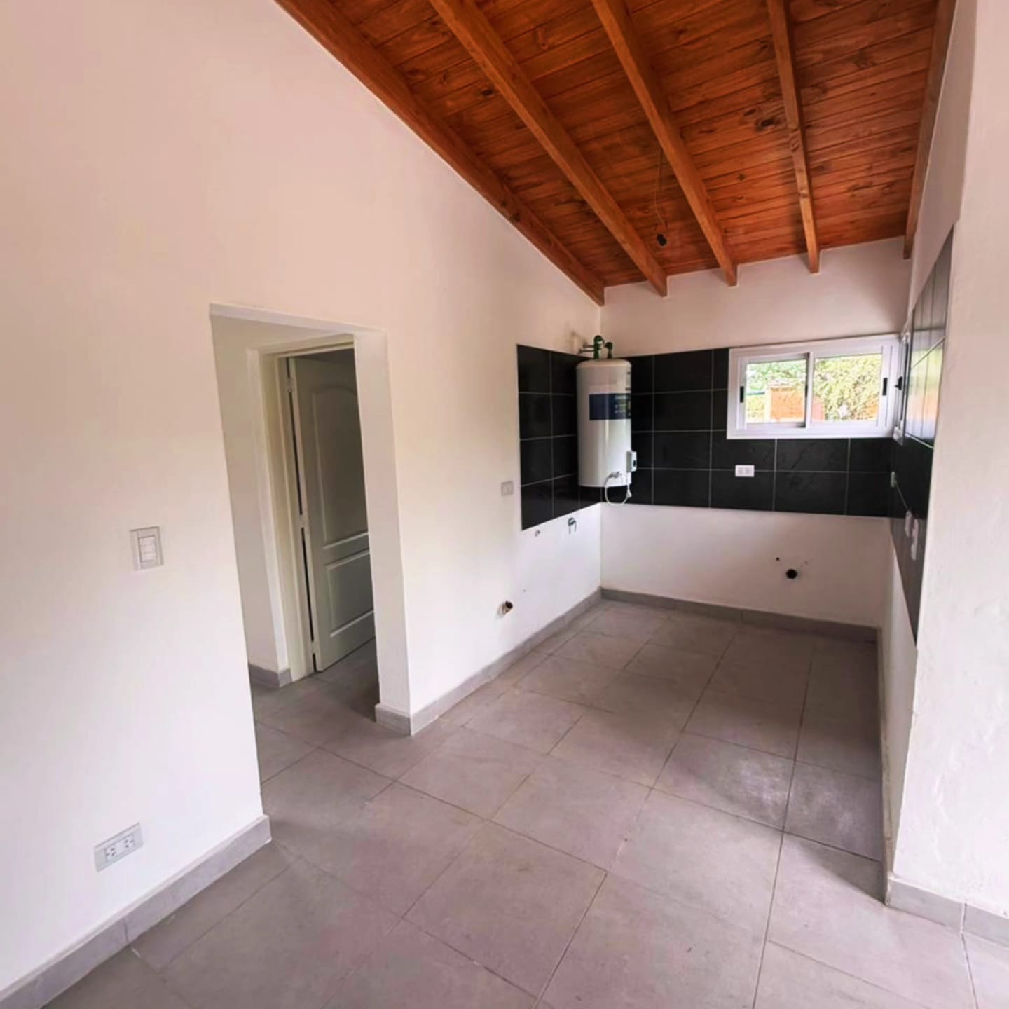 CASA MINIMALISTA EN B° LOS TRONCOS