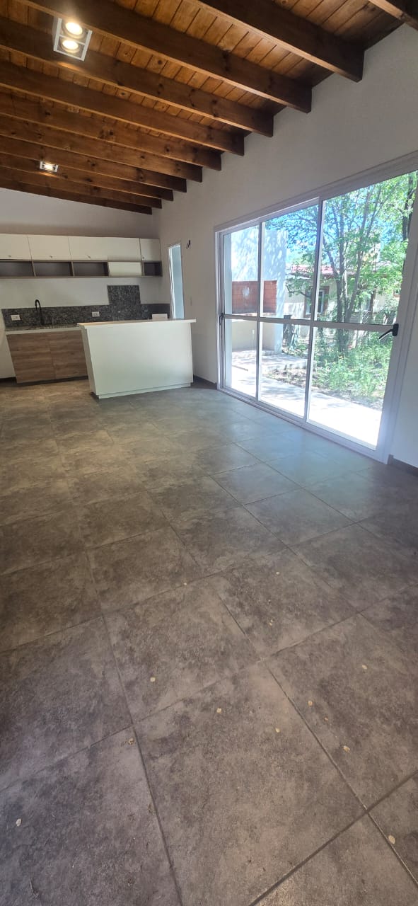 CASA MINIMALISTA EN MERLO B LAS MAGDALENAS