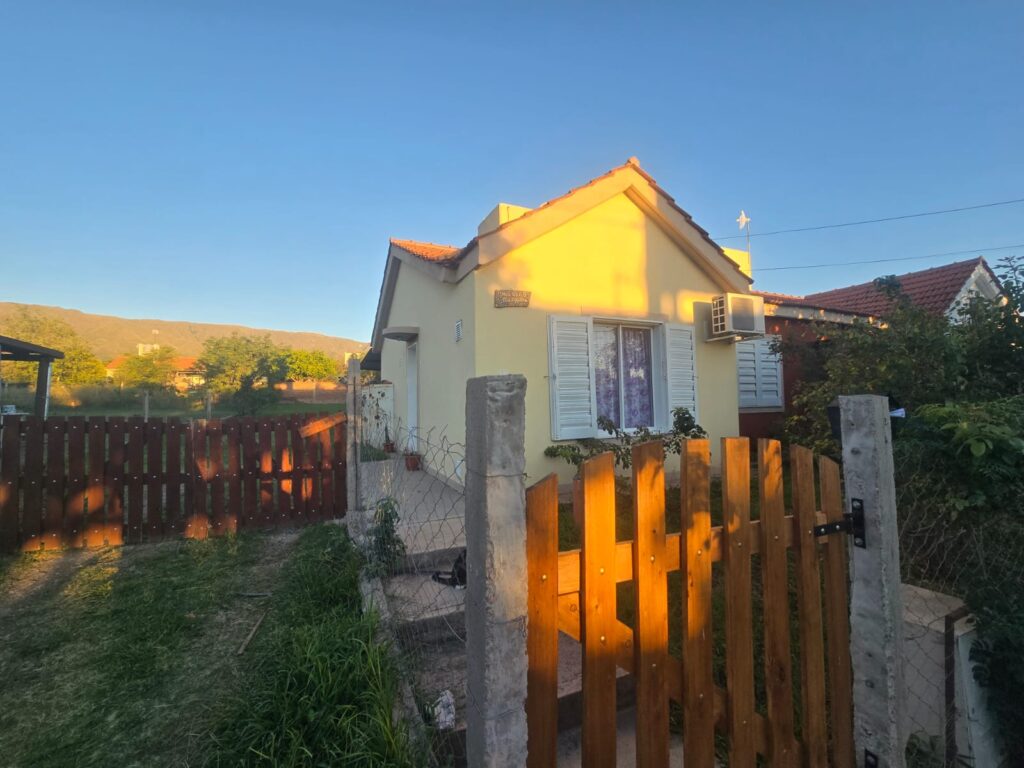 CASA TIPO CHALET DE BARRIO