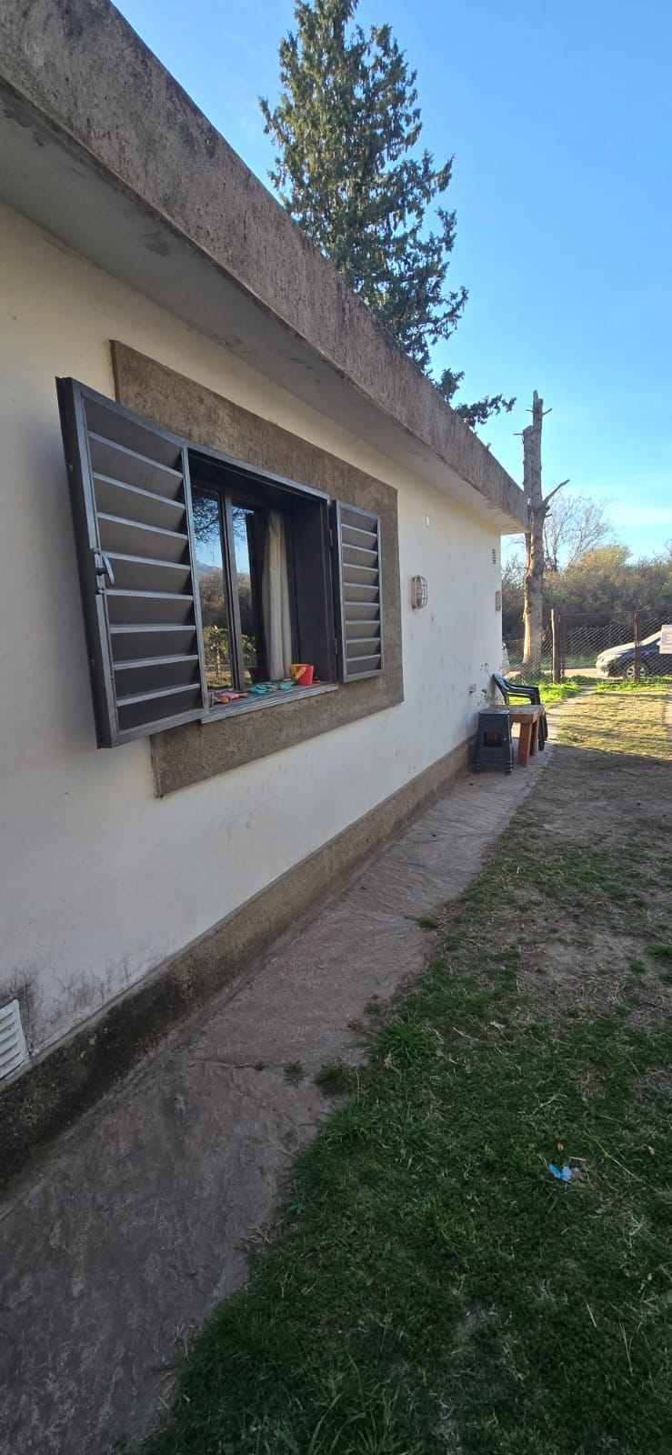 CASA DE TRES AMBIENTES EN MERLO