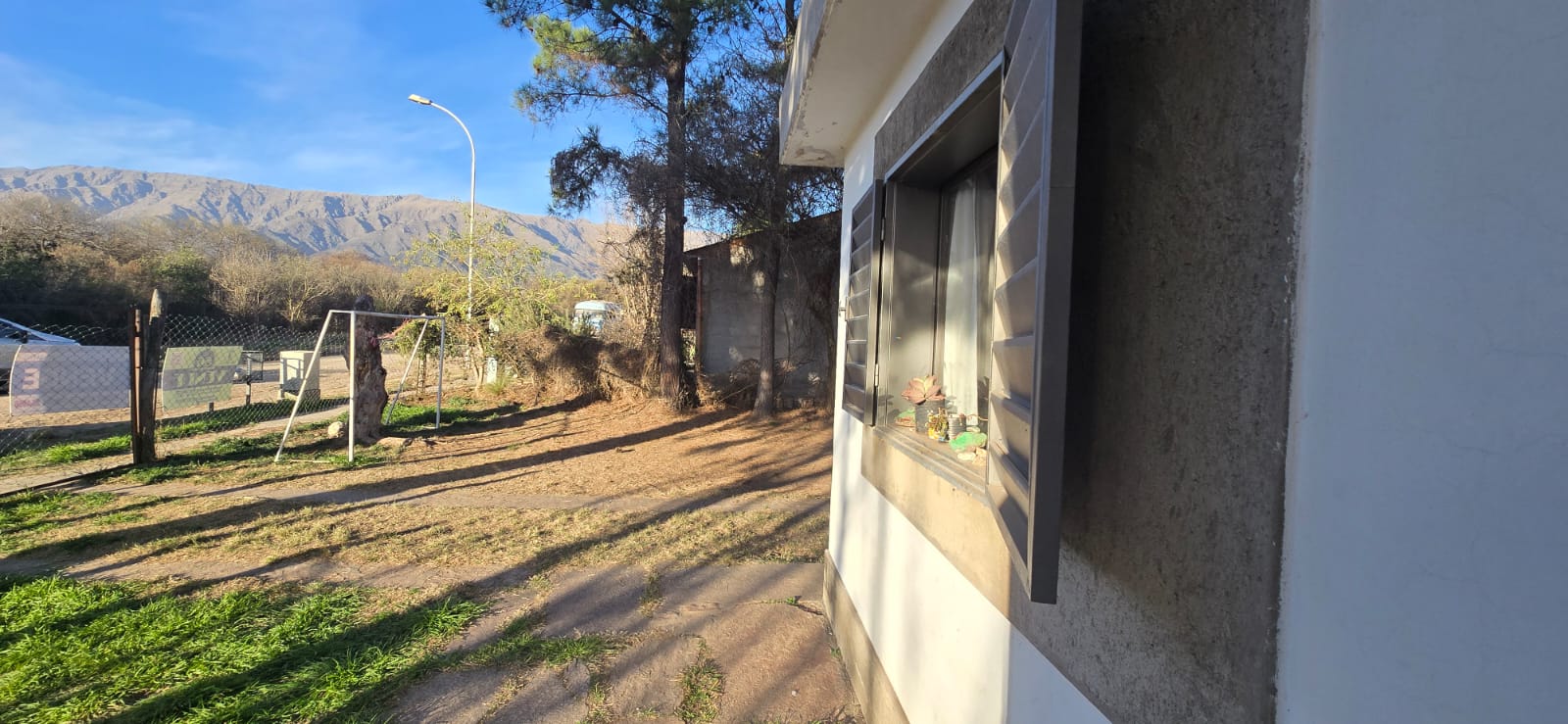 CASA DE TRES AMBIENTES EN MERLO