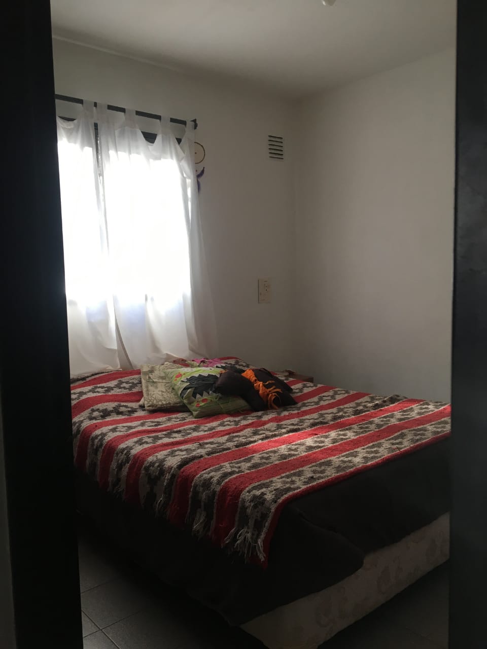 CASA DE TRES AMBIENTES EN MERLO