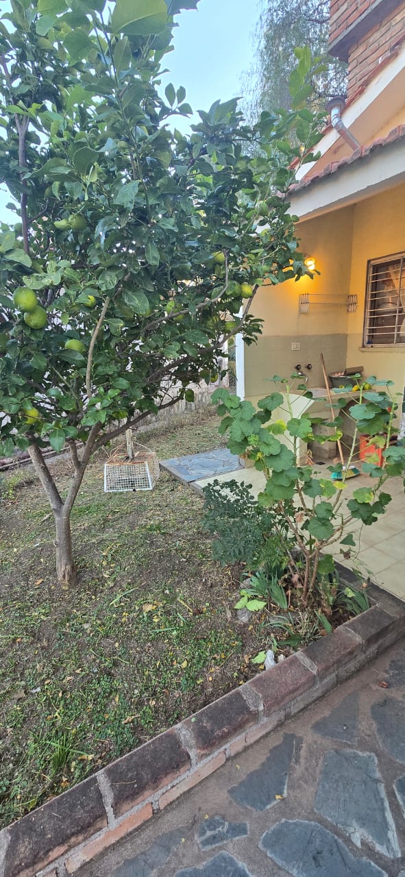 CHALET EN EL CENTRO DE MERLO