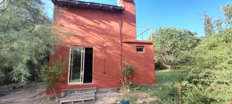 UNA CASA Y UNA CONSTRUCCION A TERMINAR EN MERLO | VENTA