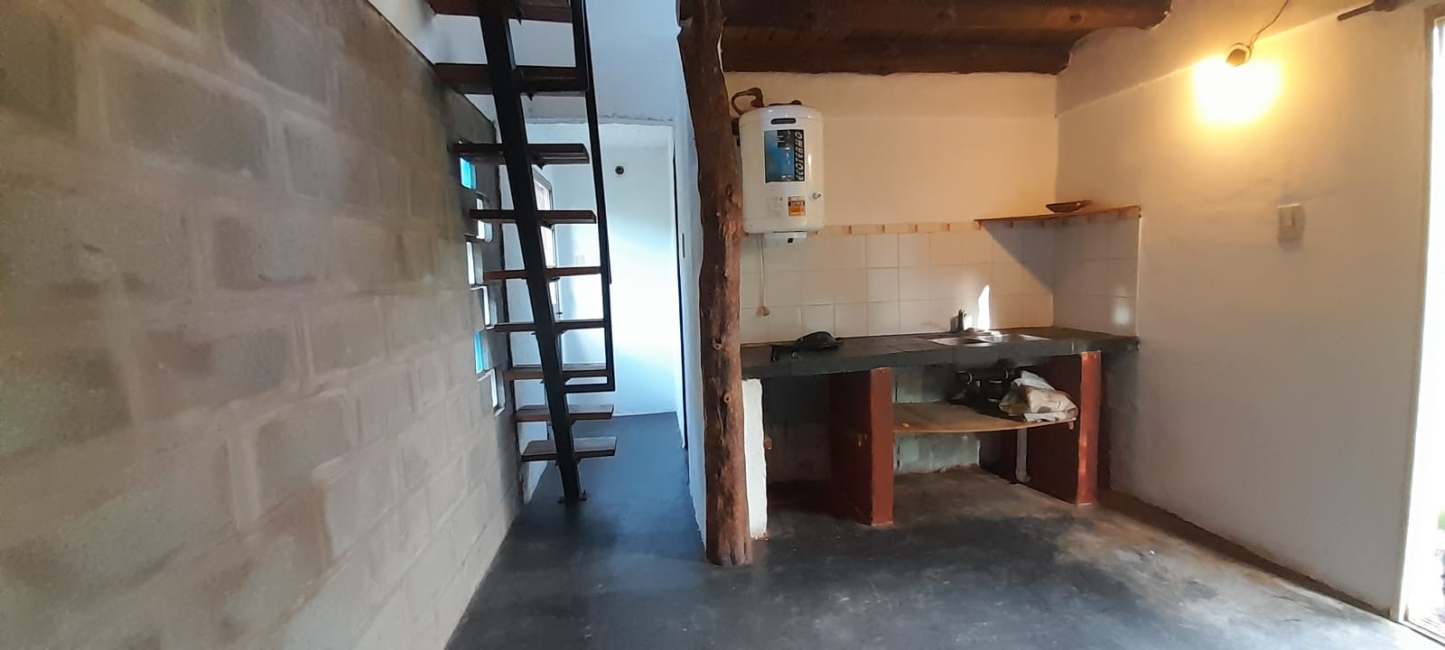 UNA CASA Y UNA CONSTRUCCION A TERMINAR EN MERLO | VENTA