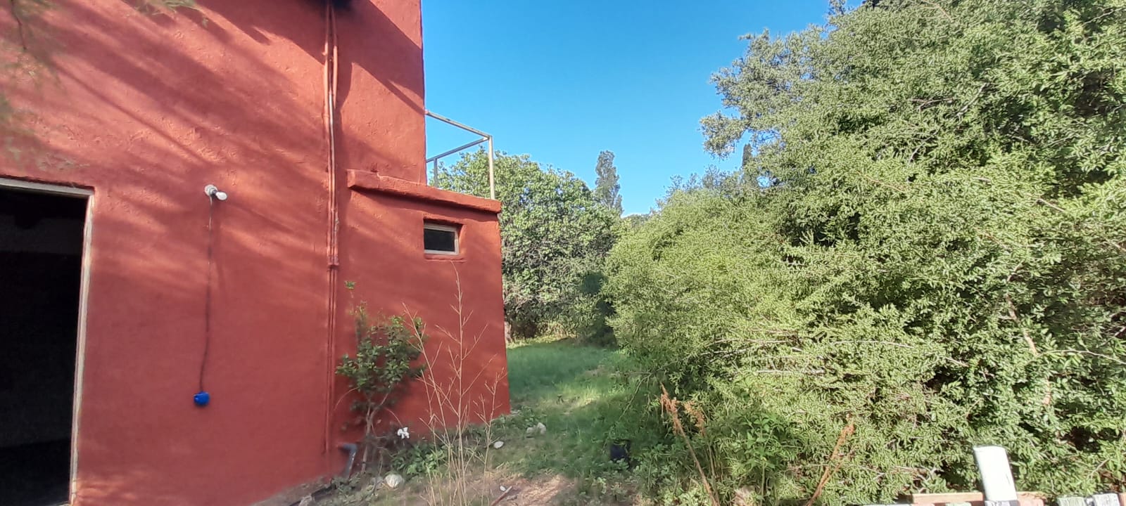 UNA CASA Y UNA CONSTRUCCION A TERMINAR EN MERLO | VENTA