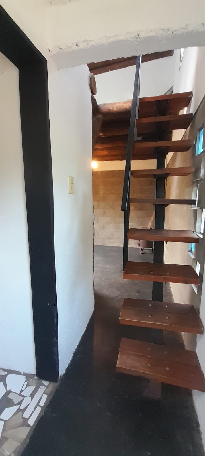 UNA CASA Y UNA CONSTRUCCION A TERMINAR EN MERLO | VENTA