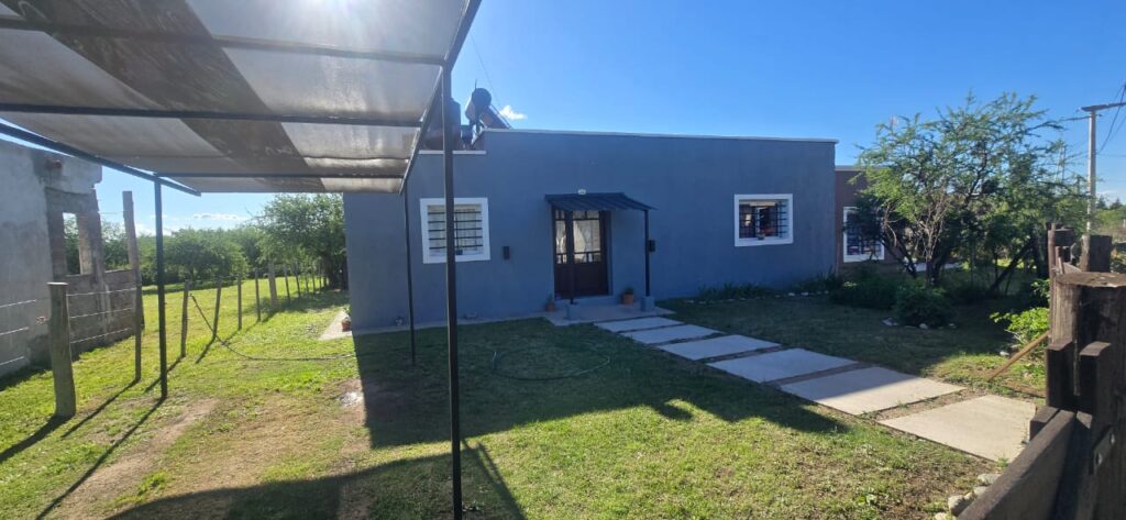 CASA DE TRES AMBIENTES EN CORTADERAS