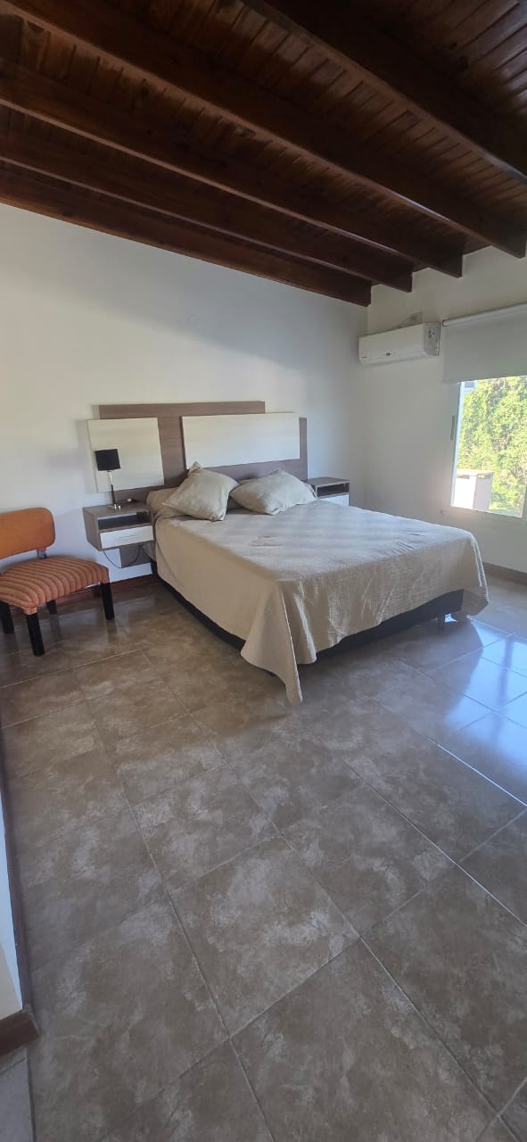 CASA EN PH DE AMBIENTES LOS MOLLES