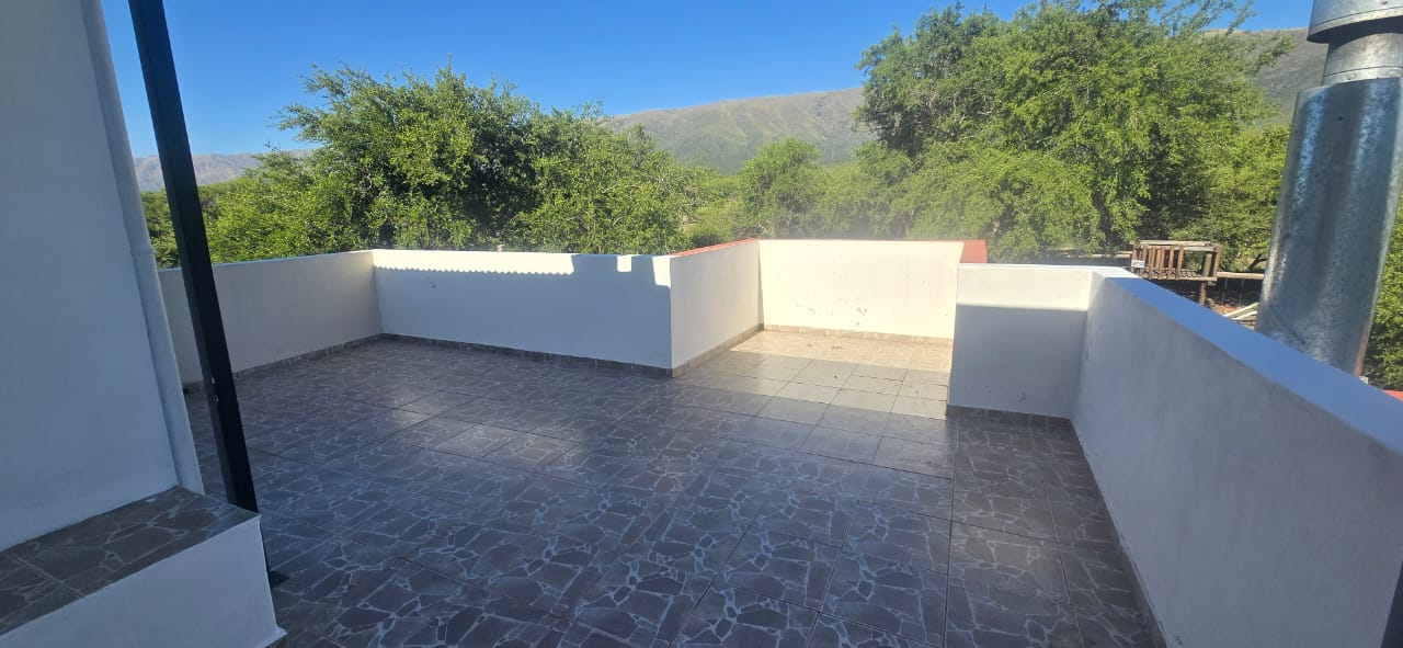 CASA EN PH DE AMBIENTES LOS MOLLES