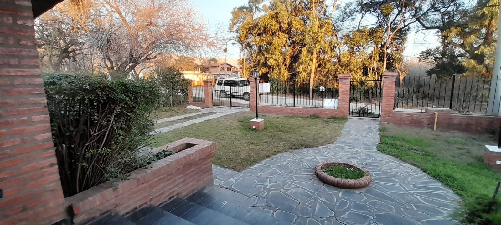 CASA EN BARRANCA COLARADA | MERLO