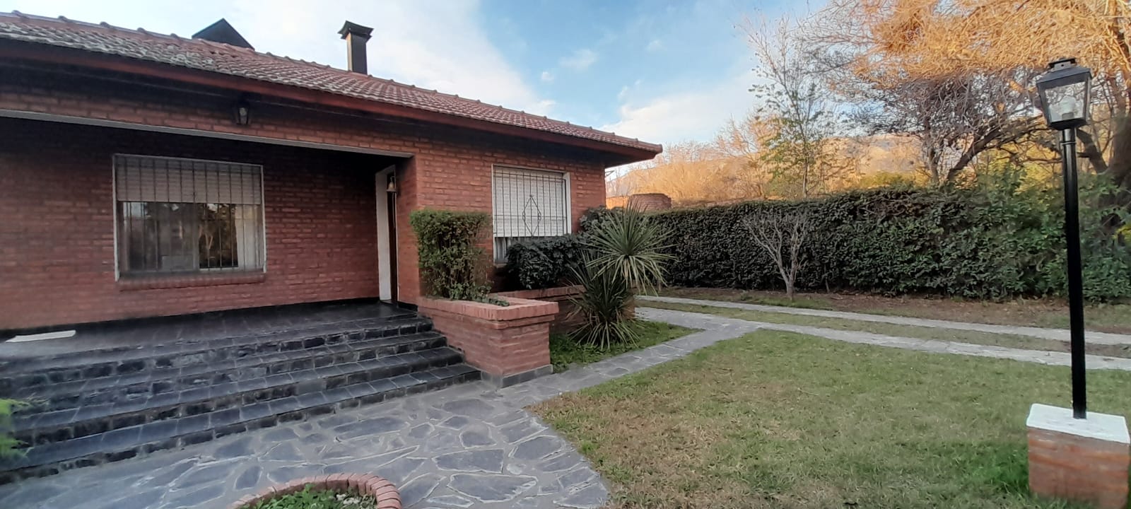 CASA EN BARRANCA COLARADA | MERLO