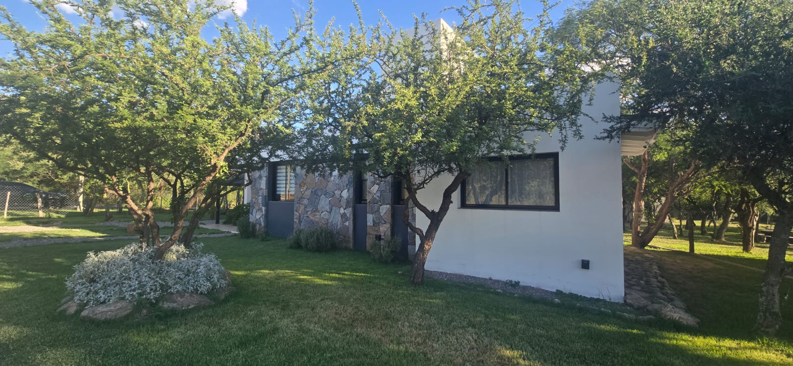 CASA MINIMALISTA MODERNA DE DISEÑO | CERRO DE ORO | MERLO