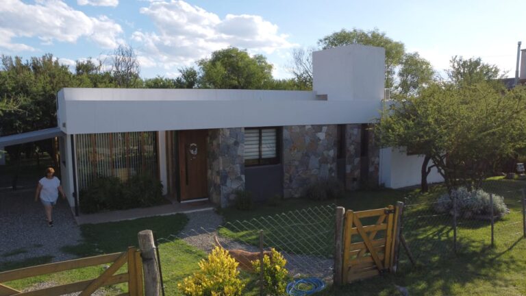 CASA MINIMALISTA MODERNA DE DISEÑO | CERRO DE ORO | MERLO