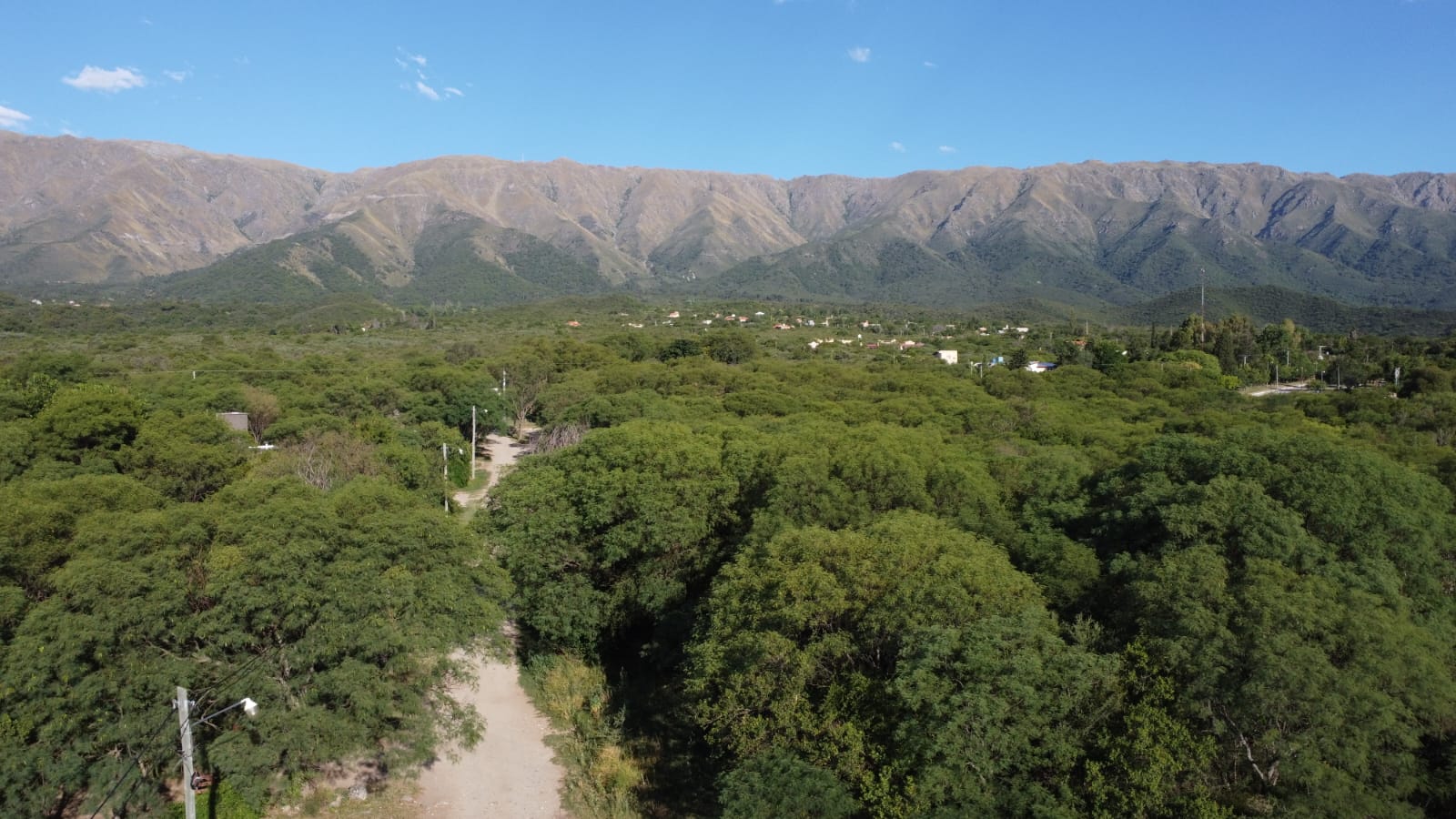 CASA MINIMALISTA MODERNA DE DISEÑO | CERRO DE ORO | MERLO