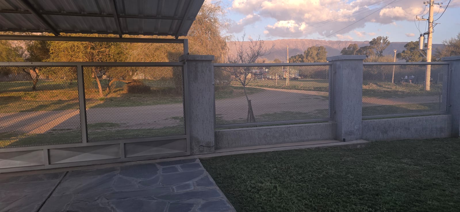 CASA MINIMALISTA EN MERLO