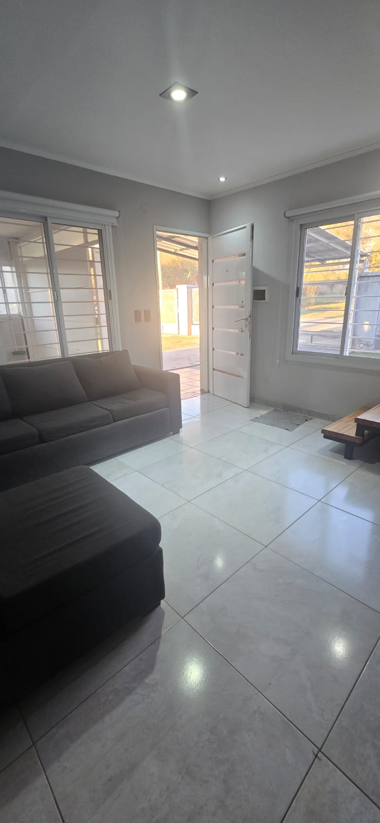 CASA MINIMALISTA EN MERLO