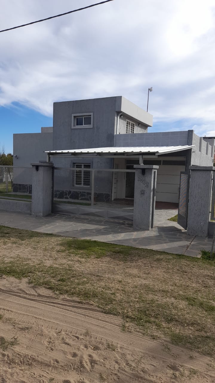 CASA MINIMALISTA EN MERLO