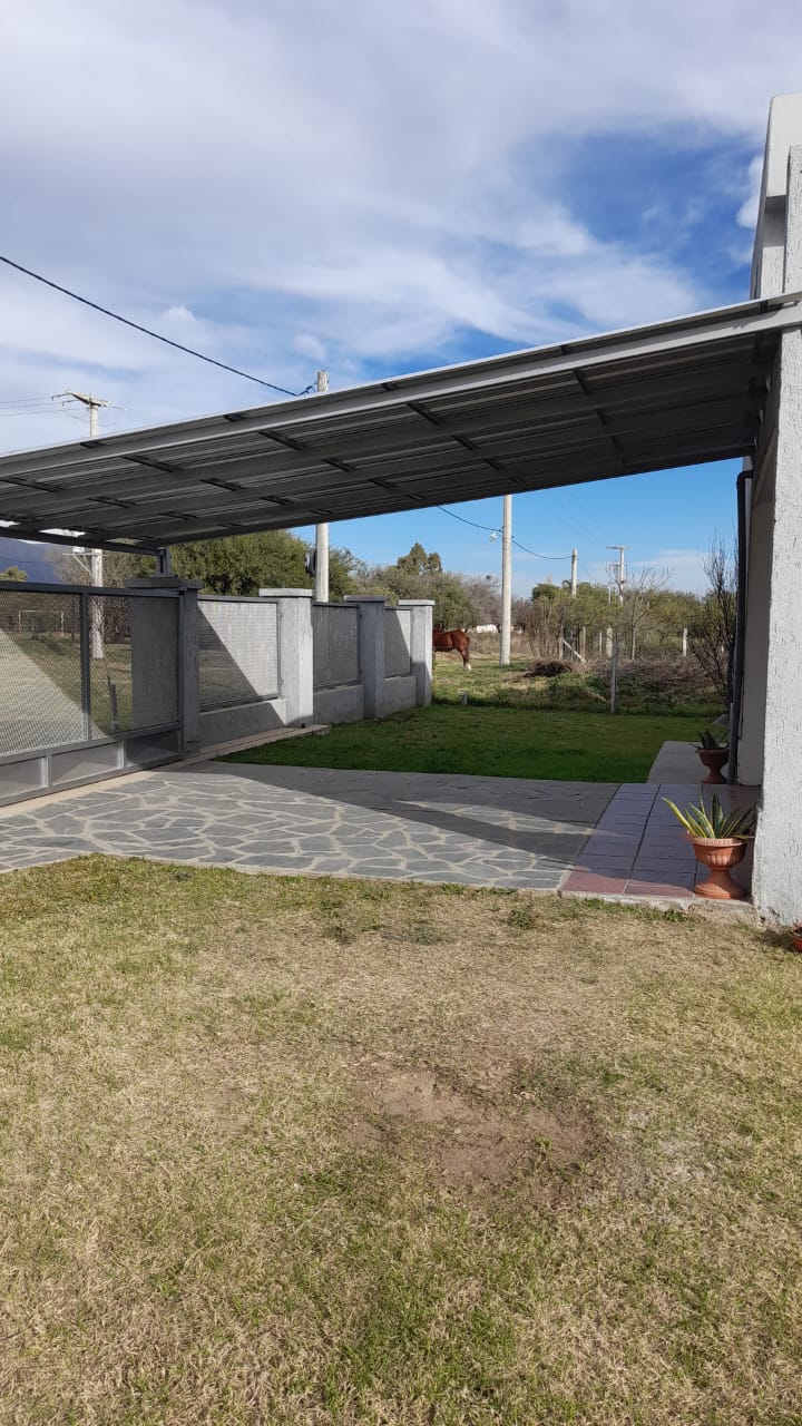 CASA MINIMALISTA EN MERLO