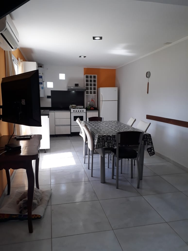 CASA MINIMALISTA EN MERLO