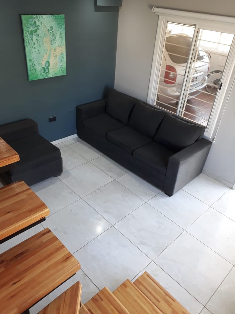 CASA MINIMALISTA EN MERLO