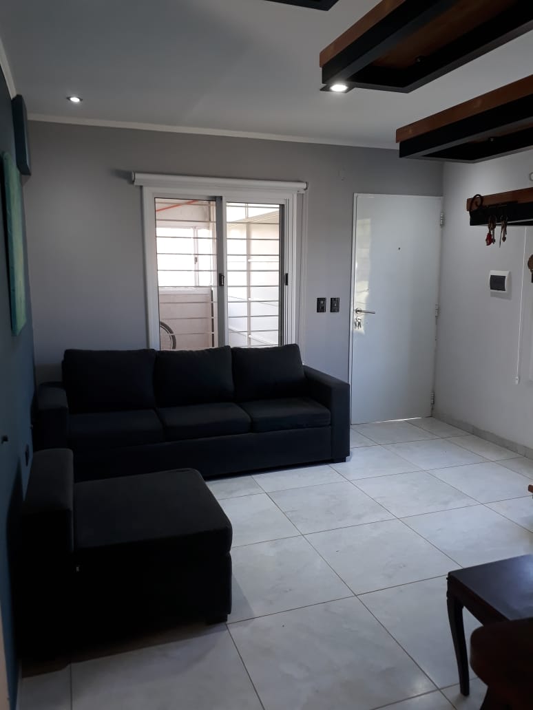 CASA MINIMALISTA EN MERLO