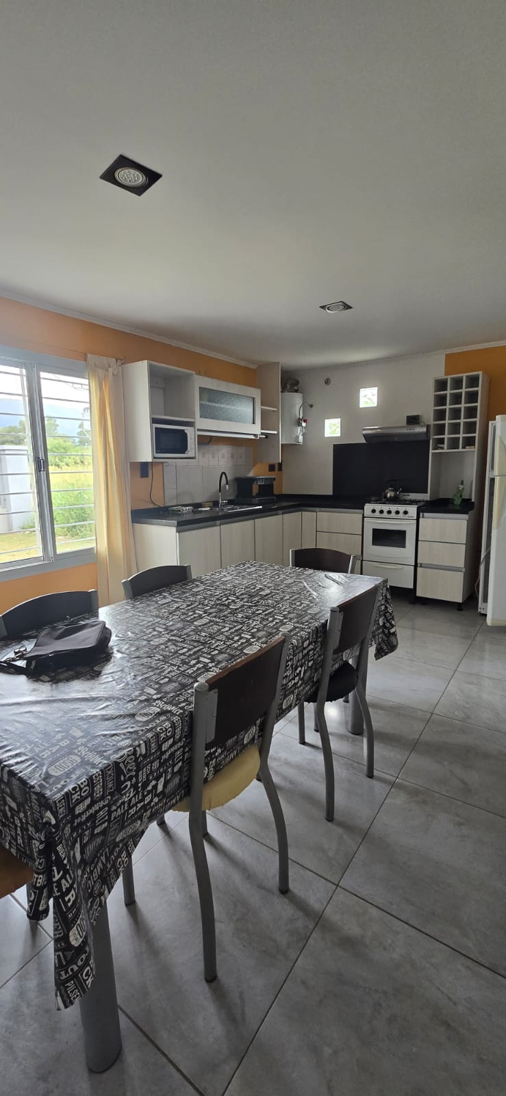 CASA MINIMALISTA EN MERLO