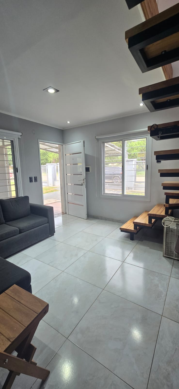 CASA MINIMALISTA EN MERLO