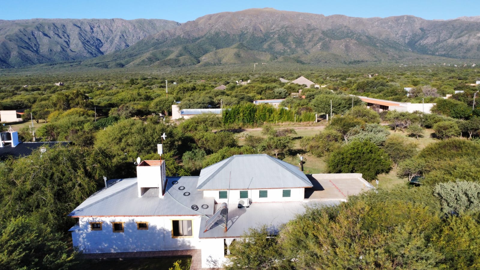 CHALET CON MONOAMBIENTE | CORTADERAS