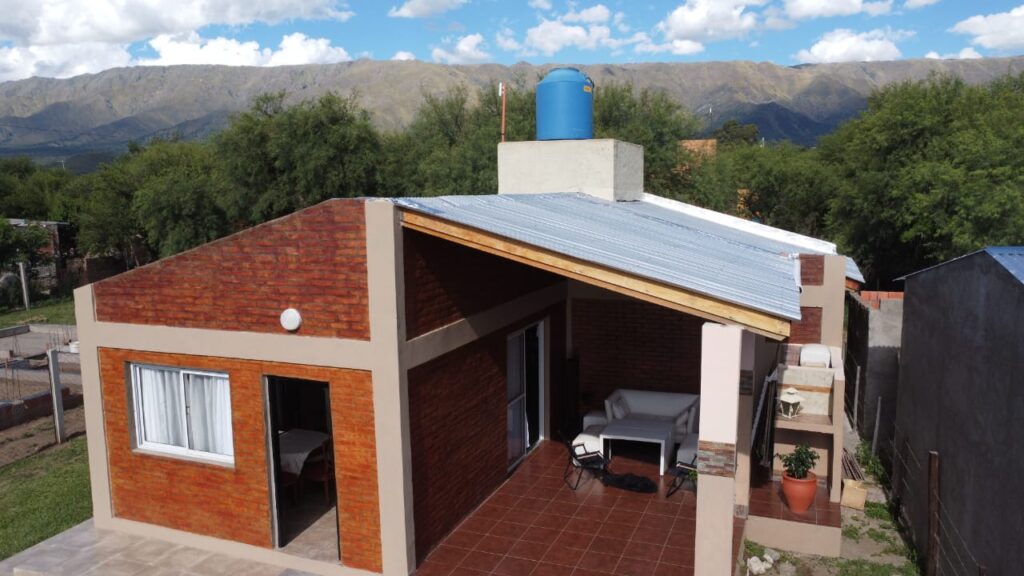 CASA DOS DORMITORIOS CON PILETA | MERLO