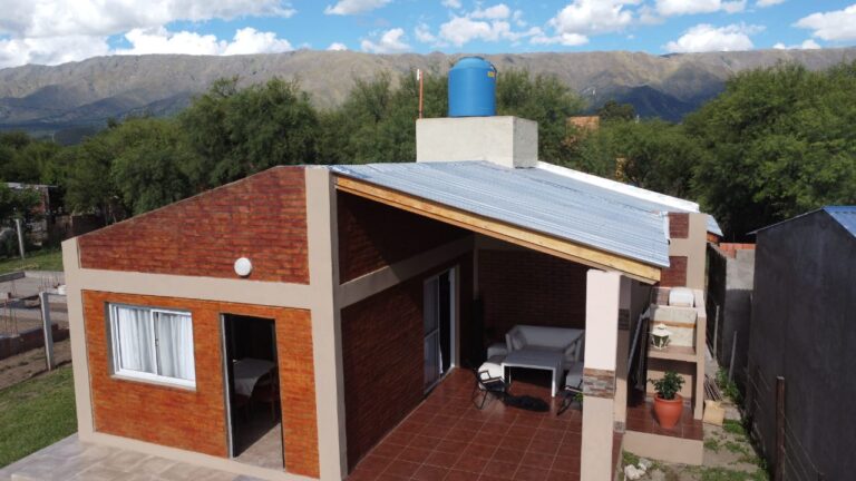 CASA DOS DORMITORIOS CON PILETA | MERLO