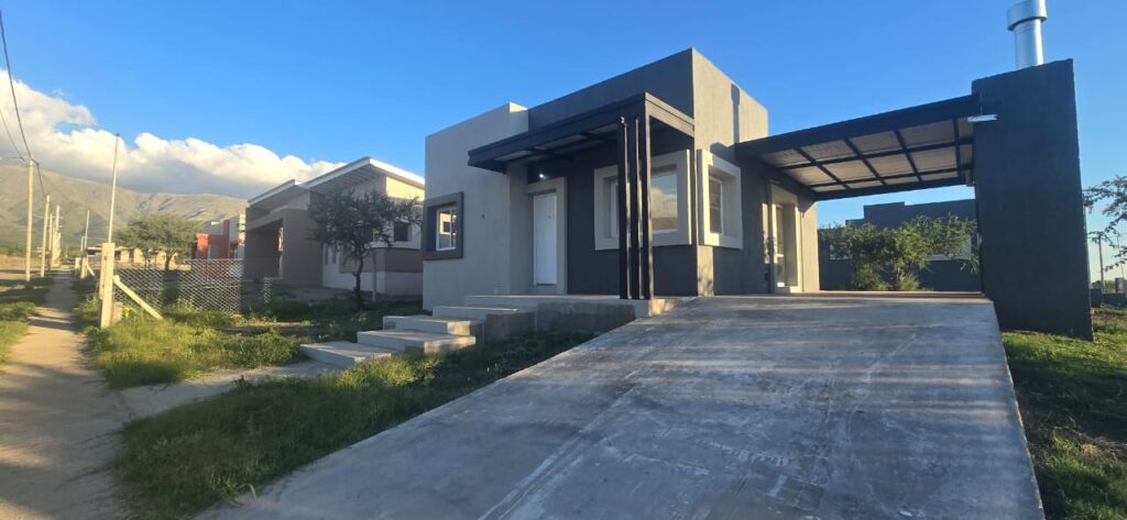 CASA MINIMALISTA DE TRES AMBIENTES LA ARBOLADA | MERLO | LOTE 1 VIVIENDA 1