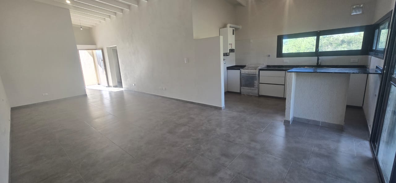 CASA MINIMALISTA EN NUEVO MERLO