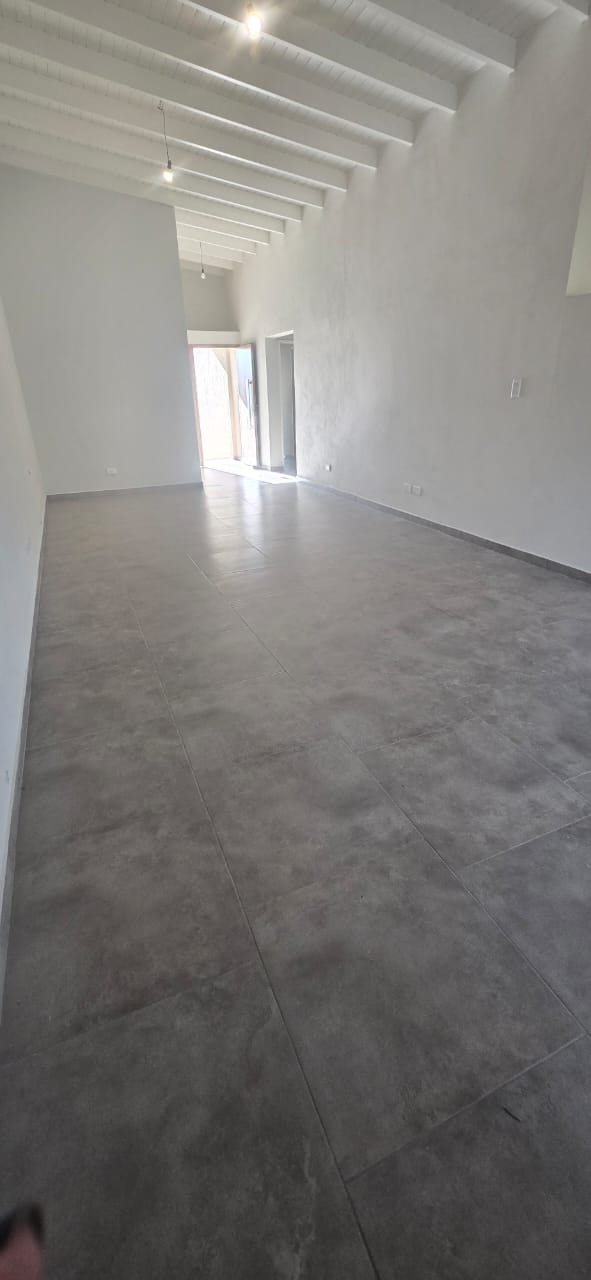 CASA MINIMALISTA EN NUEVO MERLO