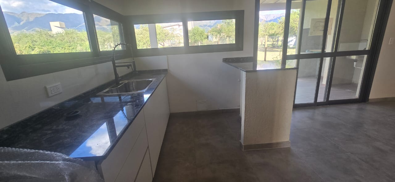 CASA MINIMALISTA EN NUEVO MERLO