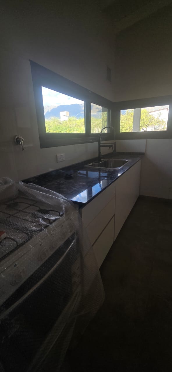 CASA MINIMALISTA EN NUEVO MERLO