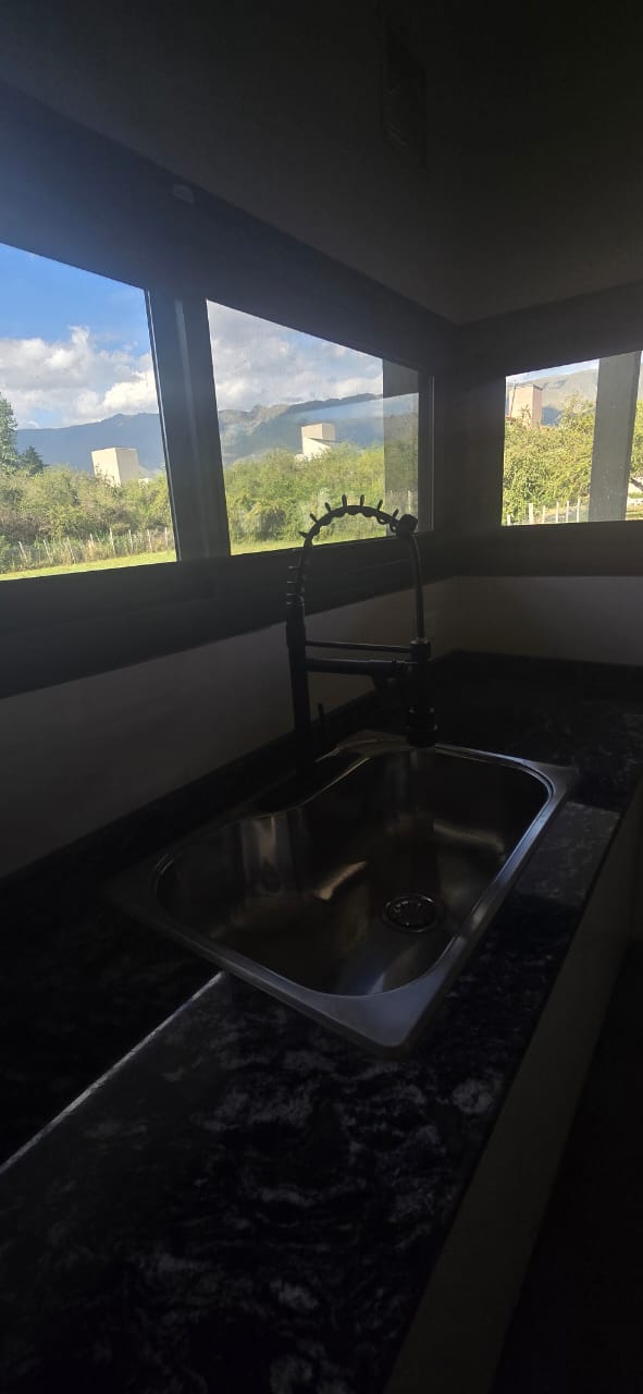 CASA MINIMALISTA EN NUEVO MERLO