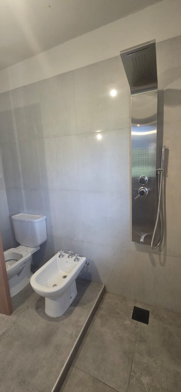 CASA MINIMALISTA EN NUEVO MERLO