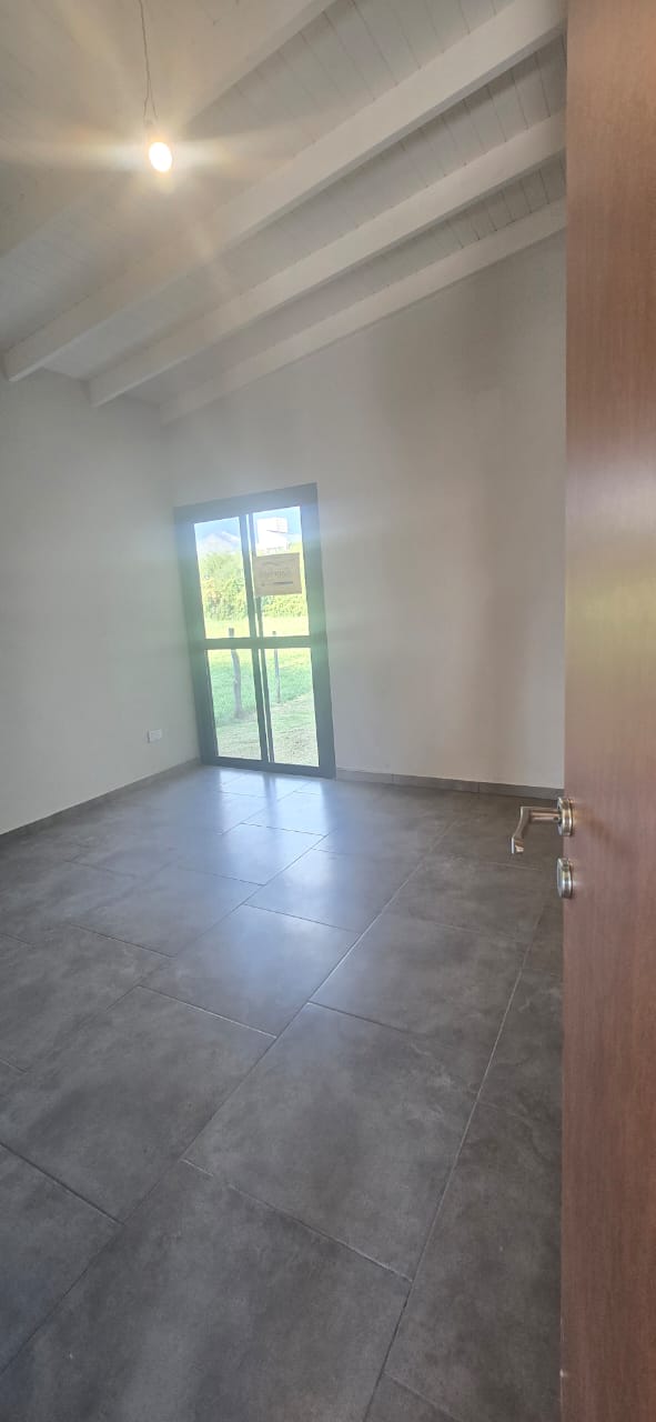 CASA MINIMALISTA EN NUEVO MERLO