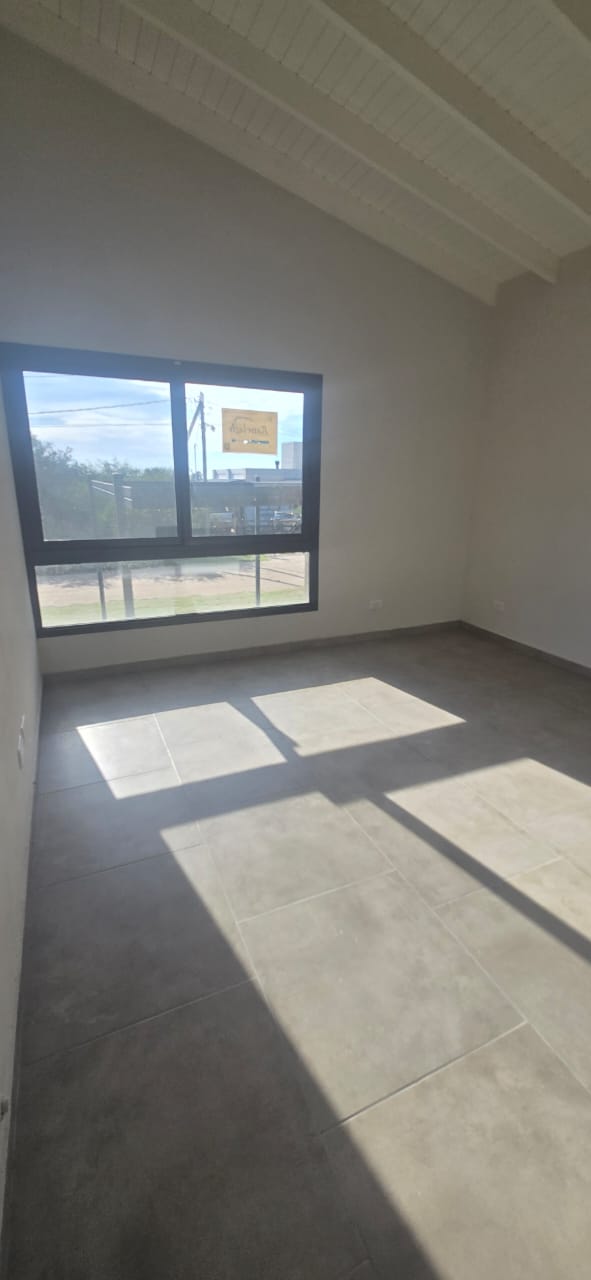 CASA MINIMALISTA EN NUEVO MERLO