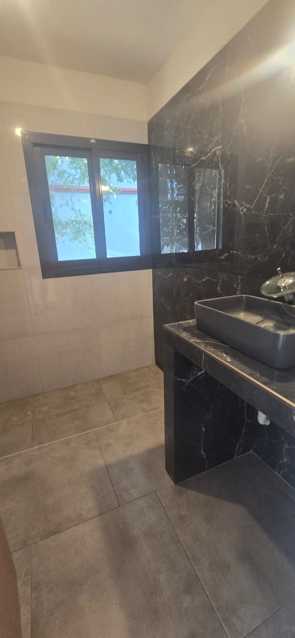 CASA MINIMALISTA EN NUEVO MERLO