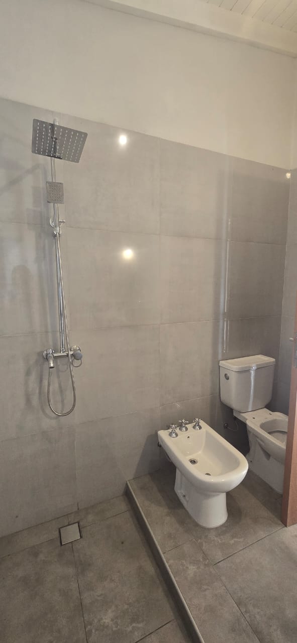 CASA MINIMALISTA EN NUEVO MERLO