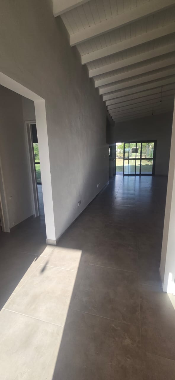 CASA MINIMALISTA EN NUEVO MERLO