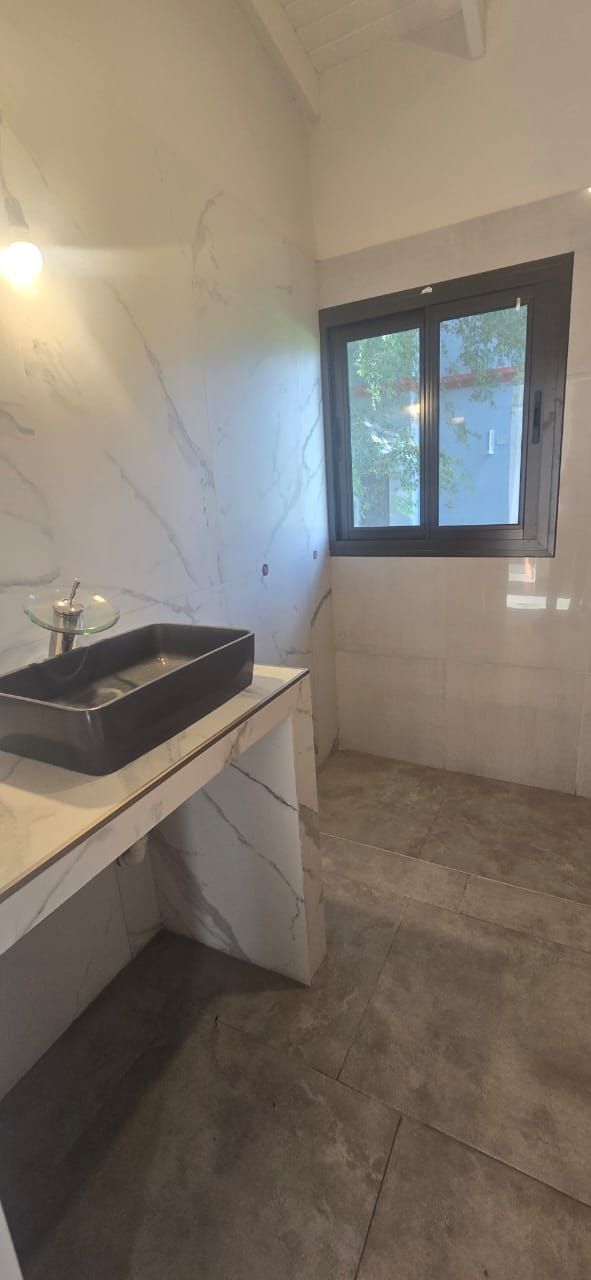 CASA MINIMALISTA EN NUEVO MERLO