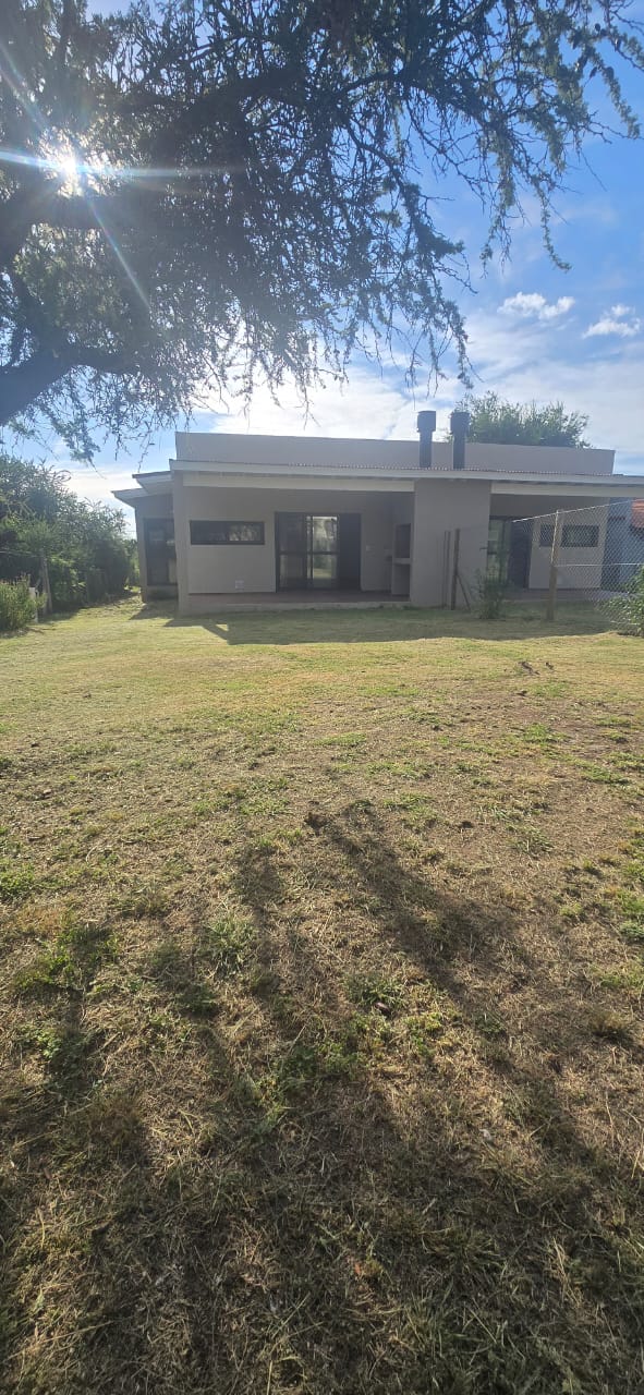 CASA MINIMALISTA EN NUEVO MERLO